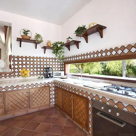 Iflat Leone Villa *