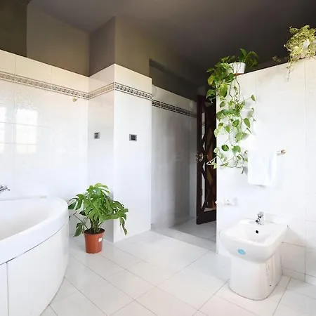 Iflat Leone Villa