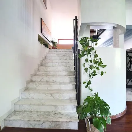 Iflat Leone Villa *