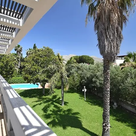 Iflat Leone Villa