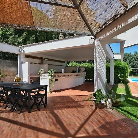 Iflat Leone Villa